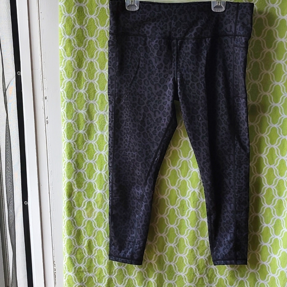 Black/gray cheetah print leggings